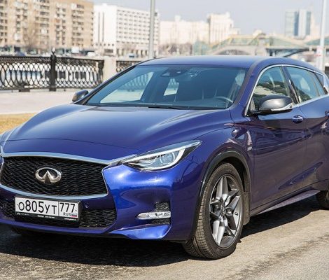 Авто с Яном Коомансом: обзор Infiniti Q30 Sport