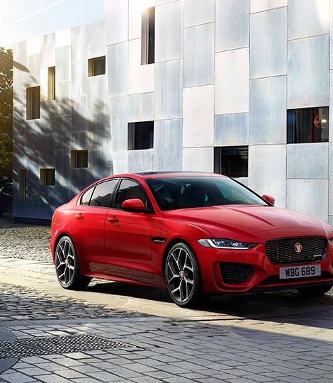 Jaguar XE: компактный седан с характером спорткара