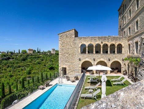 Идея на каникулы: в Провансе после реставрации открылся спа-отель La Bastide de Gordes