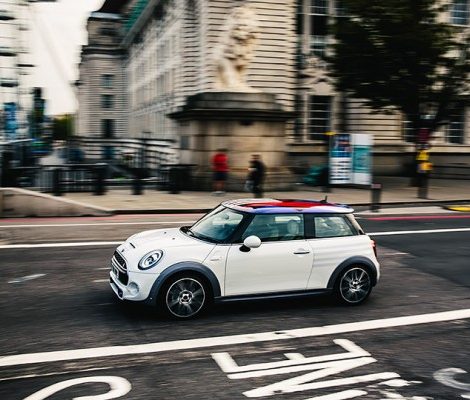 Just Married: эксклюзивная модель Mini в честь празднования свадьбы принца Гарри и Меган Маркл
