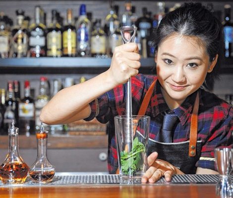 Идея дня: гастроли одной из лучших девушек-бартендеров Гонконга в баре «Московский»