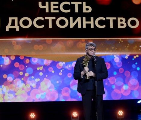 Александр Сокуров на премии «Ника»: «Мы должны бороться за просвещение»