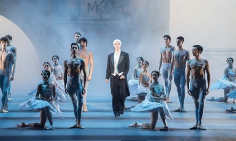 Танец с тенями: в Большом театре состоялась премьера скандального балета «Нуреев»