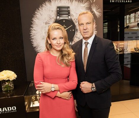 Юлия Пересильд спела на светском завтраке Rado