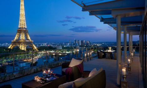 Travel News. Летняя терраса La 8 Iéna в Shangri-La Hotel, Paris