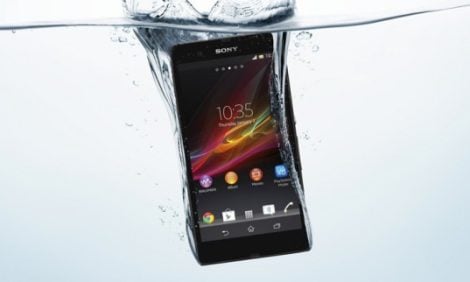 Механизмы с Яном Коомансом: новый смартфон Sony Xperia Z. Скоро в каждой ванной.