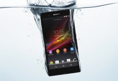 Механизмы с Яном Коомансом: новый смартфон Sony Xperia Z. Скоро в каждой ванной.