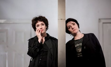 Две женщины и панк-макраме: премьеры в «Гоголь-центре» и Электротеатре «Станиславский»
