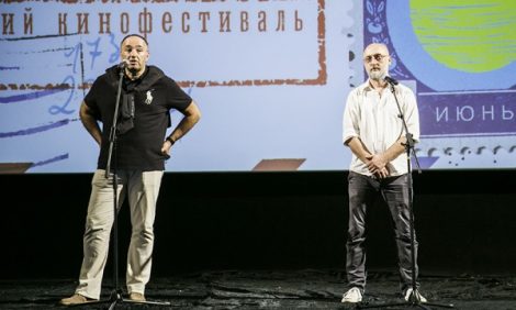 КиноТеатр: на «Кинотавре» презентовали фильм «Убрать из друзей» от продюсера Тимура Бекмамбетова