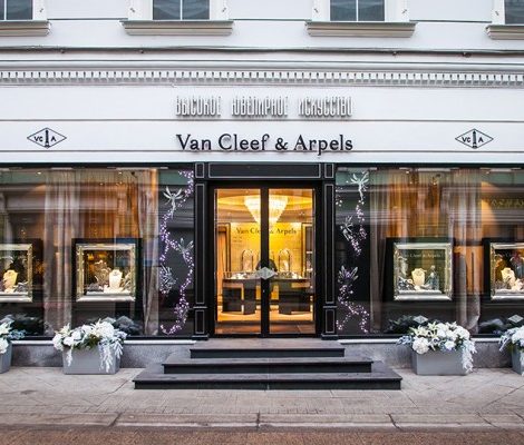 Идея на уикенд: выставка легендарных украшений Van Cleef & Arpels