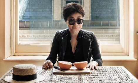 «Я жива!» Йоко Оно выпустила видеотизер нового альбома — первого за последние 5 лет
