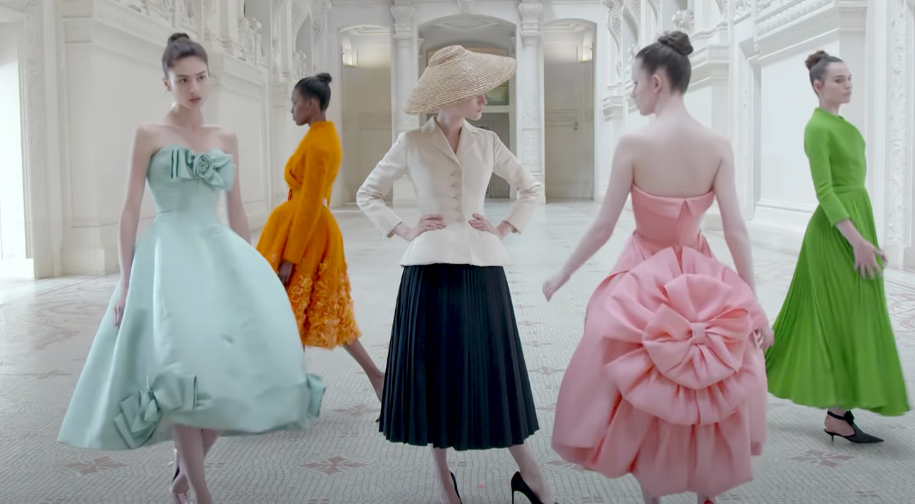 Вышел документальный фильм о выставке Christian Dior: Designer of Dreams в Музее декоративного искусства в Париже