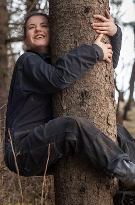 Пять минут в день обнимать дерево — рекомендация исландской лесной службы
