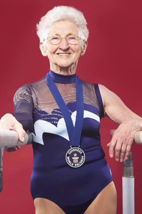 Видео дня: вдохновляющий «фитнес» от 94-летней гимнастки Йоханны Кваас