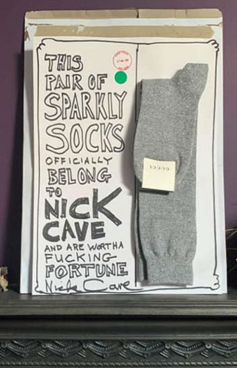 Ник Кейв отправил фанату свои носки Gucci, чтобы спасти от закрытия музыкальный бар