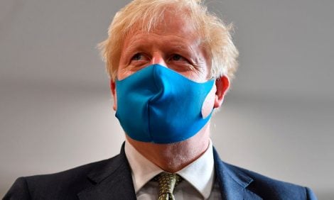 Англия вводит обязательное ношение масок в магазинах — из-за прогнозов ученых о смертельной второй волне