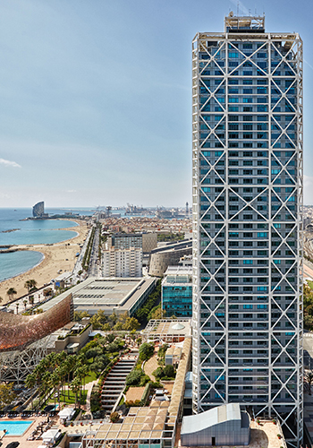 Один из знаковых отелей каталонской столицы Hotel Arts Barcelona снова ждет гостей