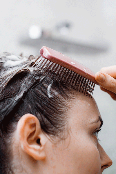 #BeautyЭксперты: Юлия Нагайцева, врач-дерматовенеролог, трихолог — о правильном уходе за волосами и расческе-помощнице