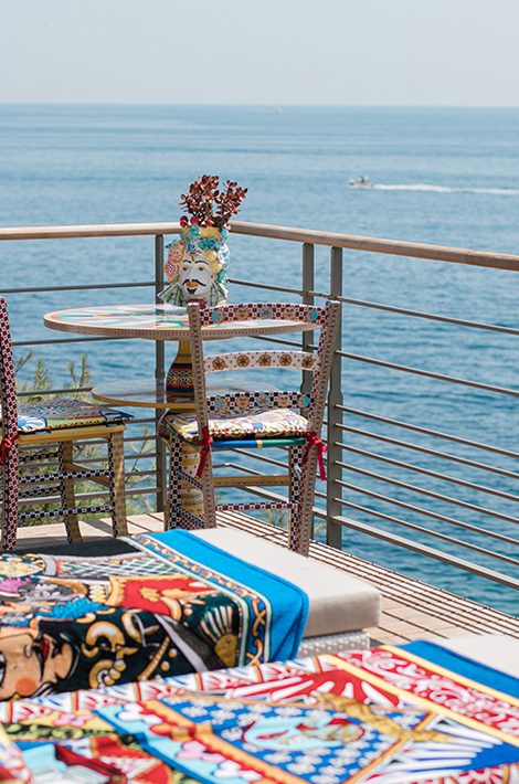 Travel News: в Grand-Hôtel du Cap-Ferrat появилась новая пляжная лаунж-зона от Dolce & Gabbana