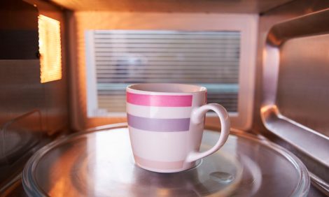#PostaНаука: как вскипятить воду в микроволновке, чтобы заварить вкусный чай