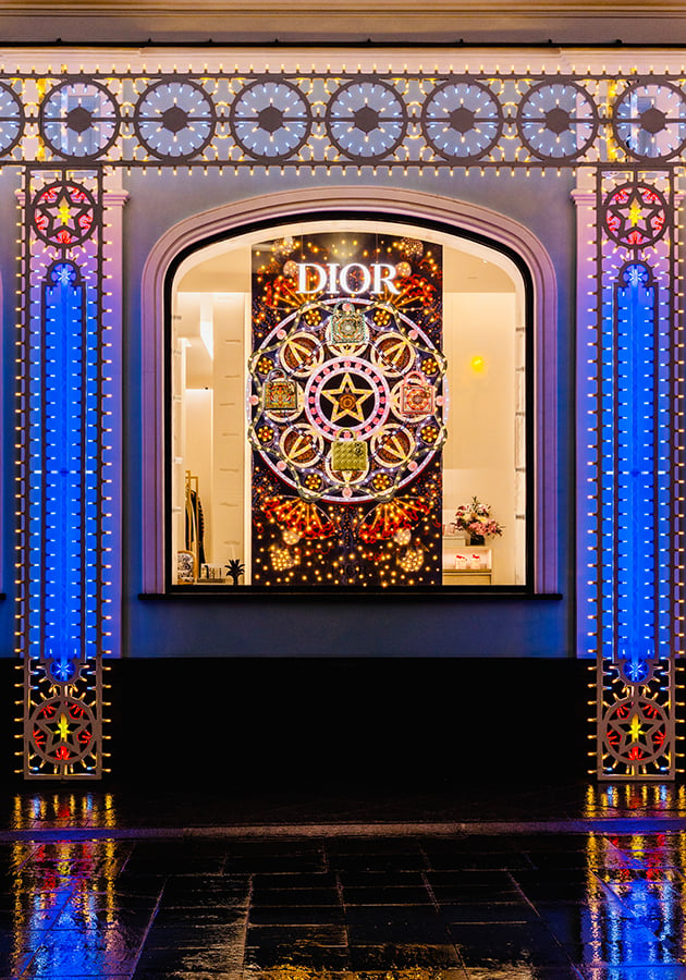 Дизайн & Декор: рождественские декорации бутиков Dior — и немного оливок