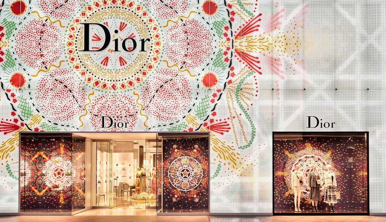 Дизайн & Декор: рождественские декорации бутиков Dior — оливковое дерево и бабочки