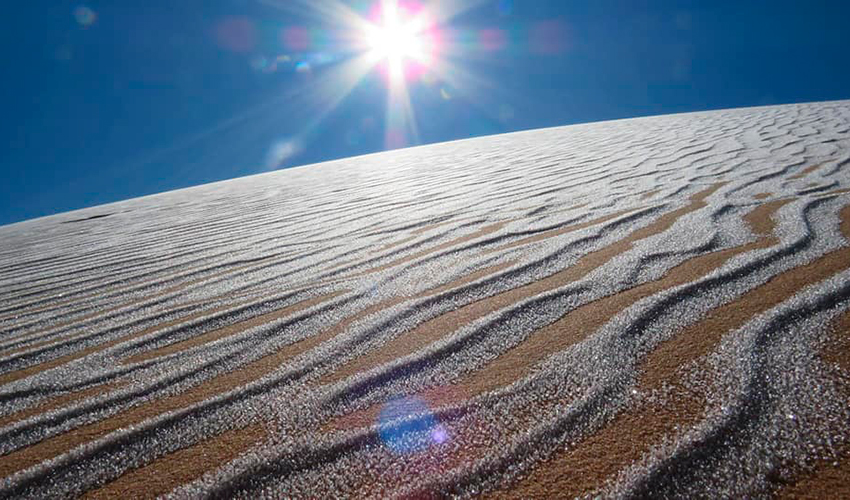 Фото дня: заснеженная пустыня на территории Алжира и Марокко