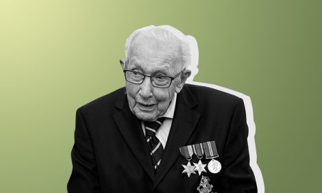 Британский ветеран, сэр Томас Мур ушел из жизни в возрасте ста лет