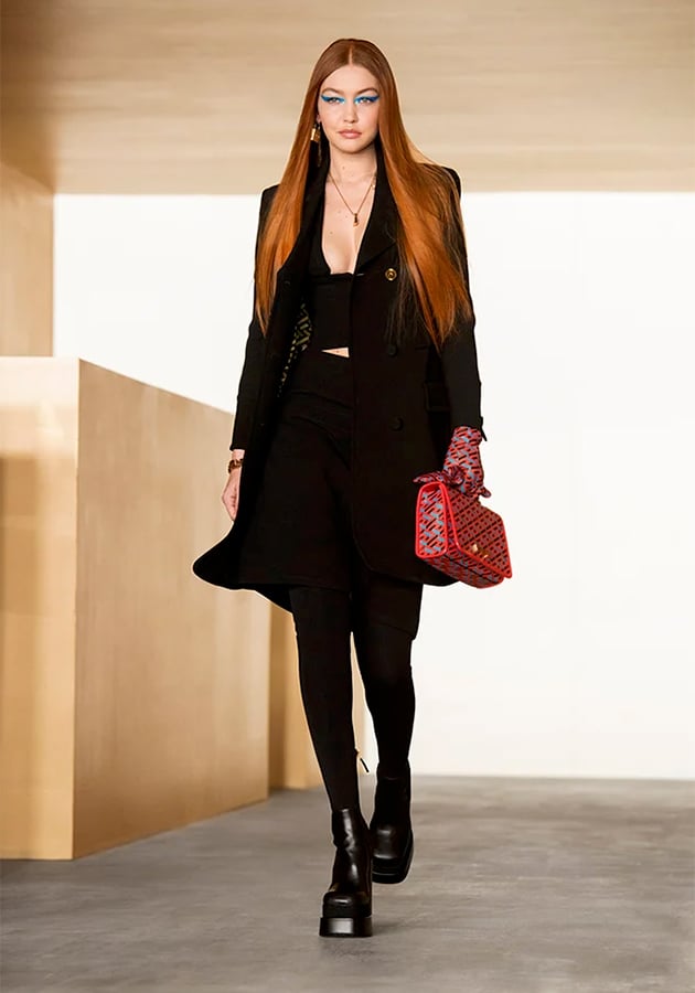 Джиджи Хадид открыла показ новой коллекции Versace