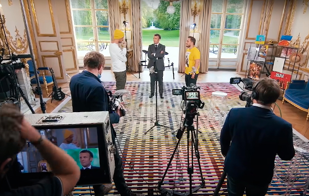 Эммануэль Макрон предложил видеоблогерам челлендж — и разрешил им снять видео в Елисейском дворце
