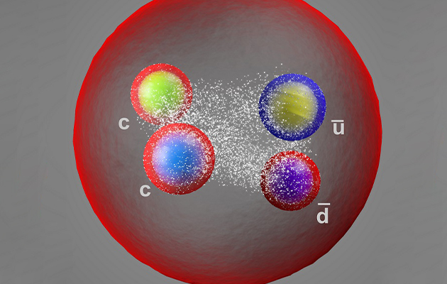 Одна из возможных внутренних структур новой частицы: очарованые кварки © образуют тяжелый компактный дикварк, вокруг которого обращается пара легких антикварков (u-bar и d-bar). Источник: ЦЕРН