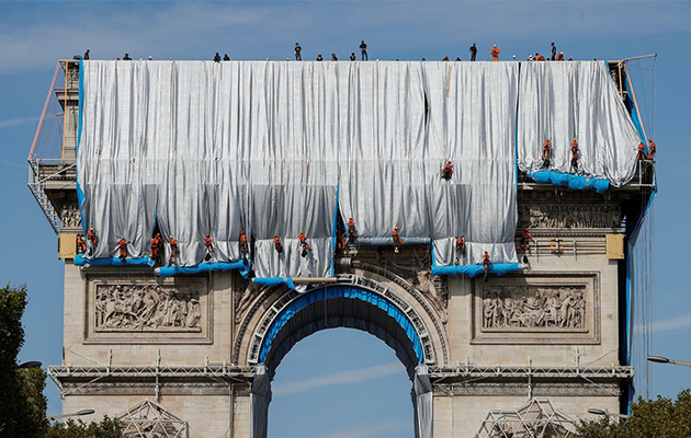 «Триумфальная арка. В обертке»: проект Христо Явашева реализовали в Париже