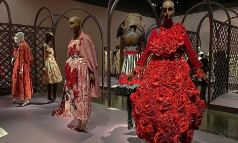 Ravishing: The Rose In&nbsp;Fashion&nbsp;&mdash; в&nbsp;нью-йоркском музее The Museum at&nbsp;FIT проходит выставка, посвященная розам