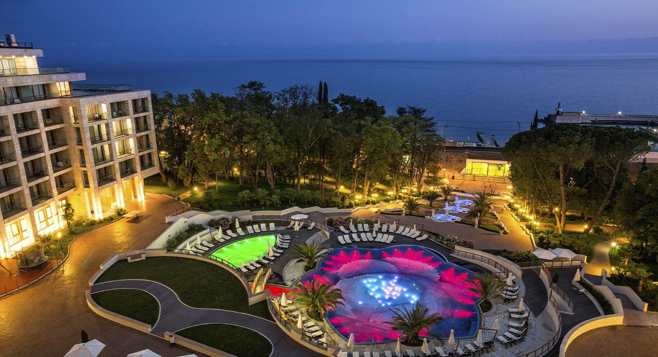 Куда поехать на Новый год: специальное предложение Swissôtel Resort Сочи Камелия