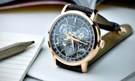 Идея подарка: часы Vacheron Constantin Traditionnelle из&nbsp;белого или розового золота