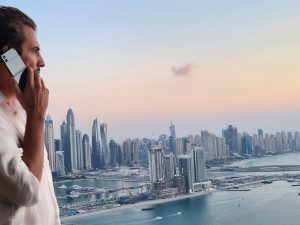 Механизмы с Яном Коомансом: как я провел день на Expo-2020 Dubai с новым Samsung Galaxy Z Flip3