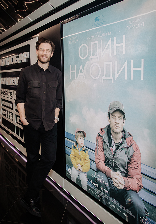 Фото дня: звезда картины «Один на один» Джеймс Нортон — в Москве