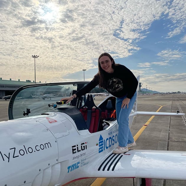 Зара Резерфорд стала самой молодой женщиной-пилотом, совершившей одиночный кругосветный полет
