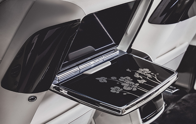 Rolls-Royce Motor Cars представляет уникальный Phantom Orchid, созданный в коллаборации с художницей Хелен Эми Мюррей специально для рынка Сингапура