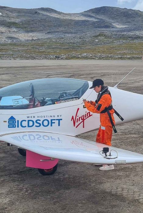 PostaСпорт: Зара Резерфорд стала самой молодой женщиной-пилотом, совершившей одиночный кругосветный полет