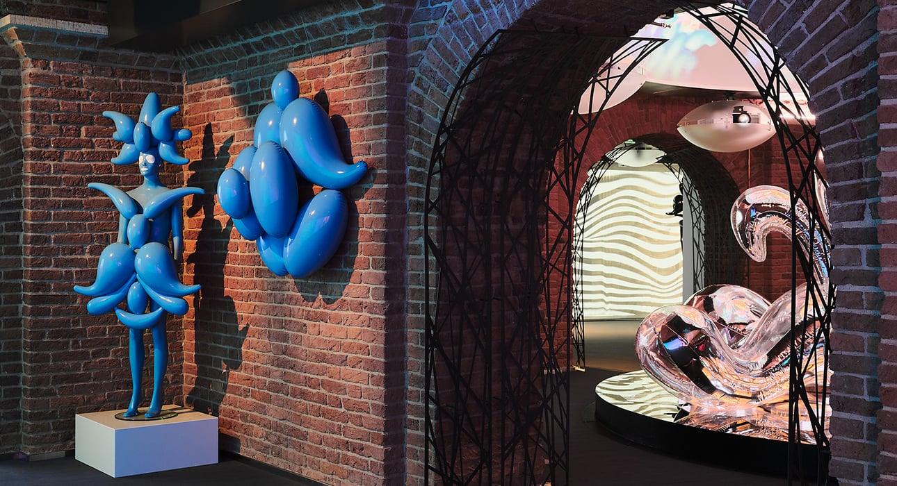 PostaКультура: в галерее «Цифергауз» открылась выставка российского скульптора и перформера Саши Фроловой