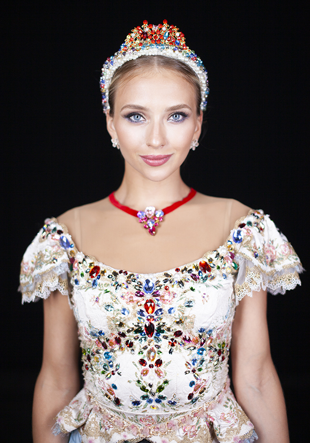 Виктория Синицина (в серьгах Mercury из коллекции Miss Russia)