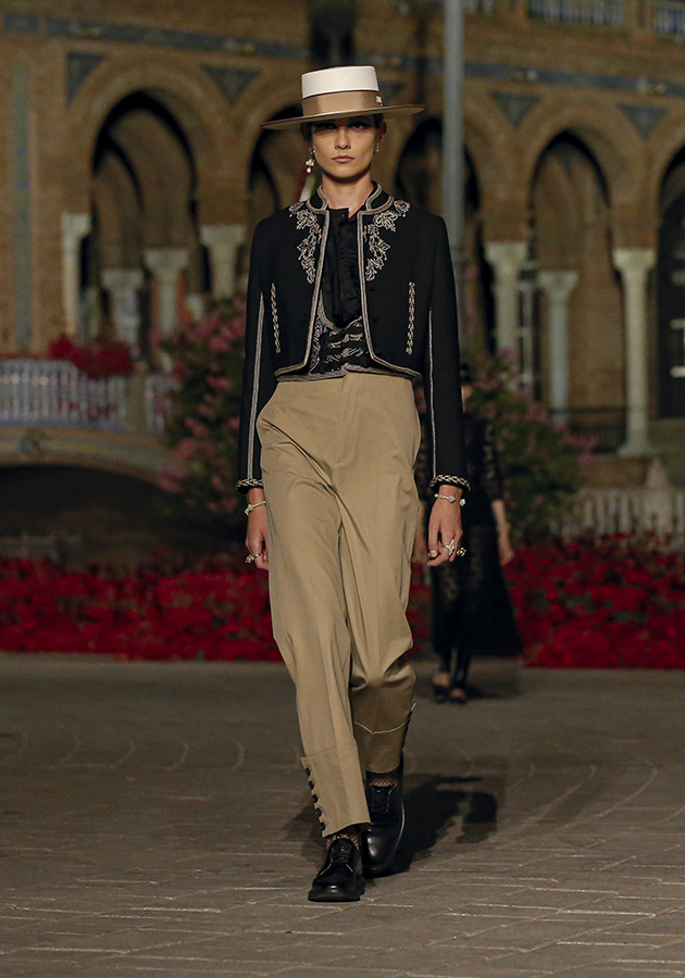 Style Notes: модный дом Dior показал коллекцию Cruise 2023 в Севилье