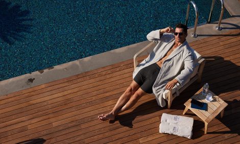 #Travel<b><strong><em>In</em></strong></b>Fashion: британский дизайнер и&nbsp;модель Дэвид Ганди создал линию халатов для METT Hotel&nbsp;&amp;&nbsp;Beach Resort Bodrum