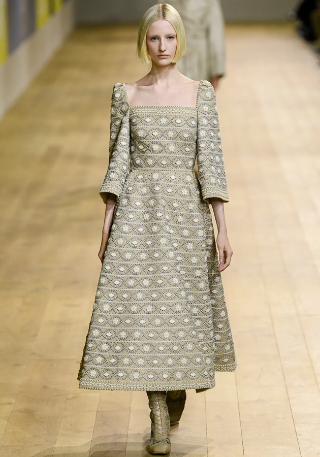 Style Notes: в Париже показали кутюрную коллекцию Dior осень-зима 2022-2023