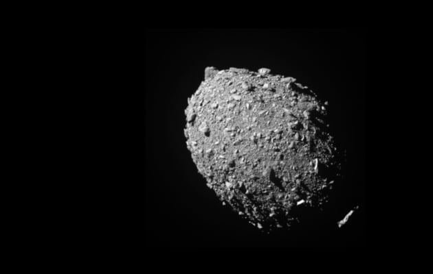 Зонд НАСА врезался в астероид в прямом эфире