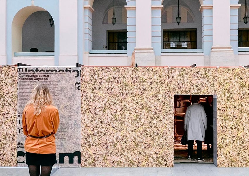 Фонд поддержки современного искусства LAF (Limonov Art Foundation) показал на ярмарке крутейшую инсталляцию петербургской арт-группы «Цветы Джонджоли»