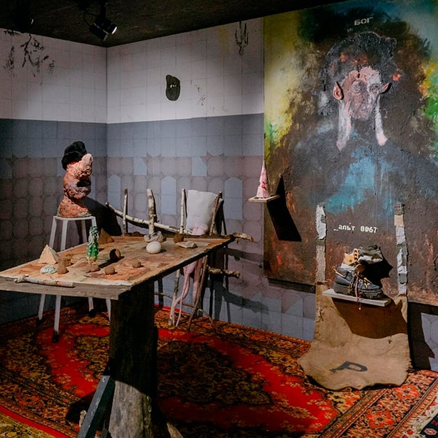 Фонд поддержки современного искусства LAF (Limonov Art Foundation) показал на ярмарке крутейшую инсталляцию петербургской арт-группы «Цветы Джонджоли»