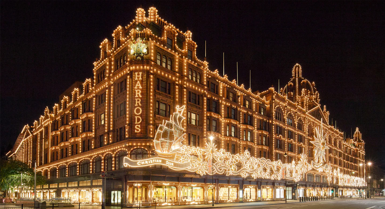 Dior украсит фасад универмага Harrods к Рождеству и Новому году