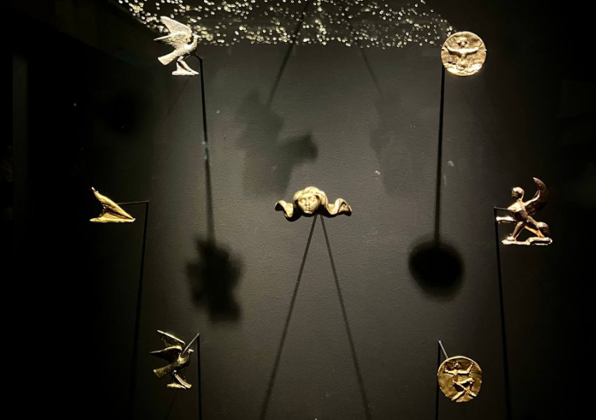 «Сенсация! Сюрреалистичные миры Эльзы Скиапарелли»  Музей декоративного искусства  До 22 января 2023 года